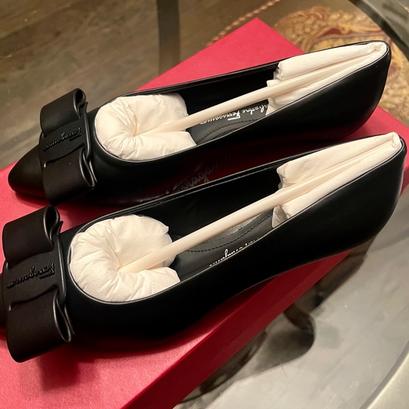 Salvatore Ferragamo Viva Ballet Flats - Picture 3 of 7